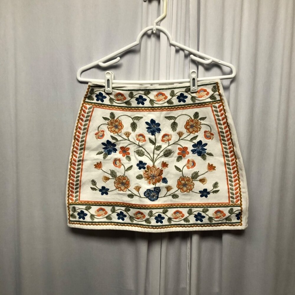 Mi Ami Francesca Skirt Size Small White Denim Embroidered Floral Cotton Mini